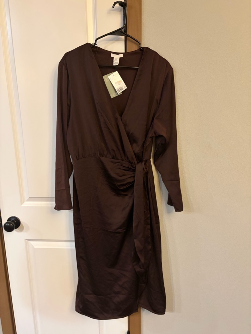 NWT H&M Women’s Burgundy Party Satin Wrap Front Midi Dress Size Medium - Picture 3 of 10